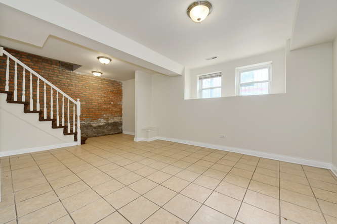 264 N Sacramento Blvd Chicago family room 2 unit 1