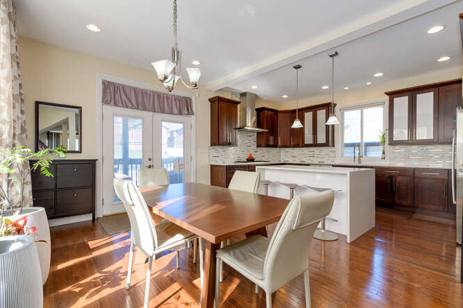 3130 N Sawyer dining room