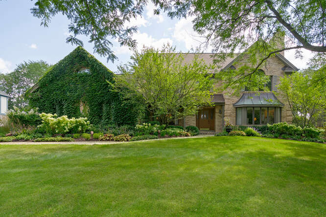 8005 Woodside Lane, Burr Ridge, IL 60527