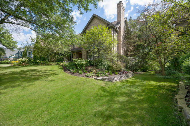 8005 Woodside Lane, Burr Ridge, IL 60527