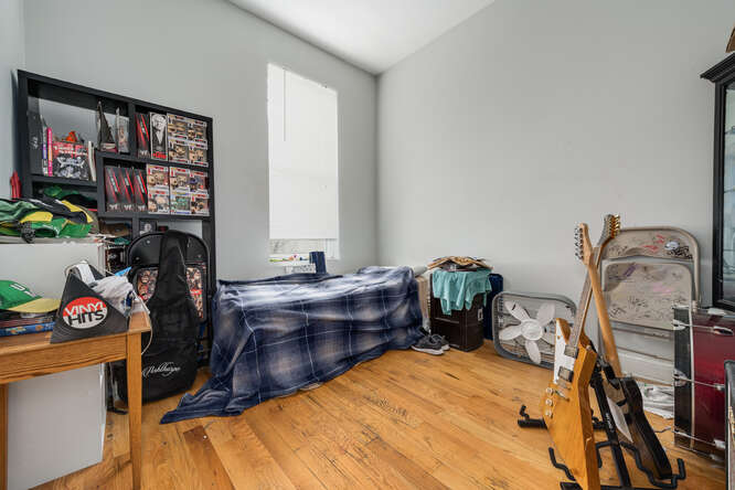 2104 S Washtenaw Ave bedroom